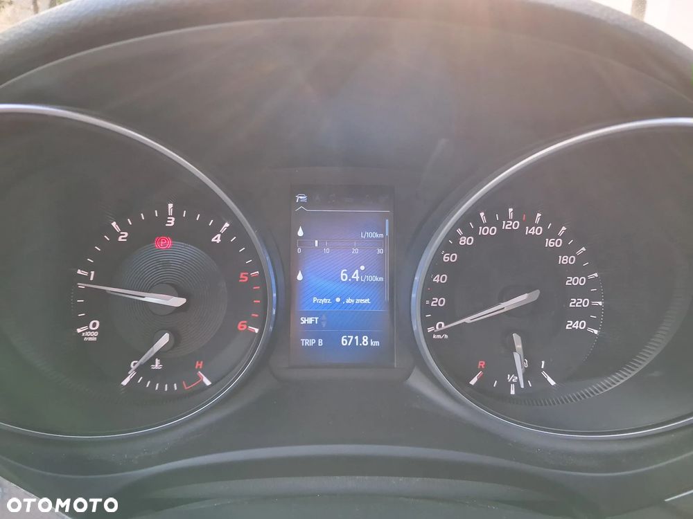 Toyota Avensis 2.0 D-4D Premium - 10
