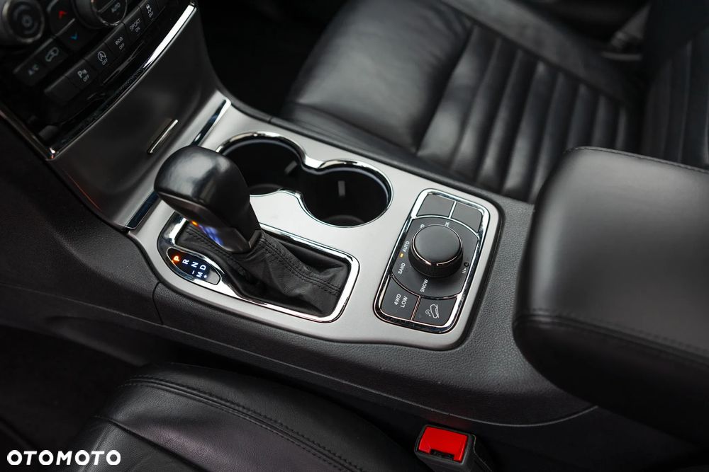 Jeep Grand Cherokee - 28