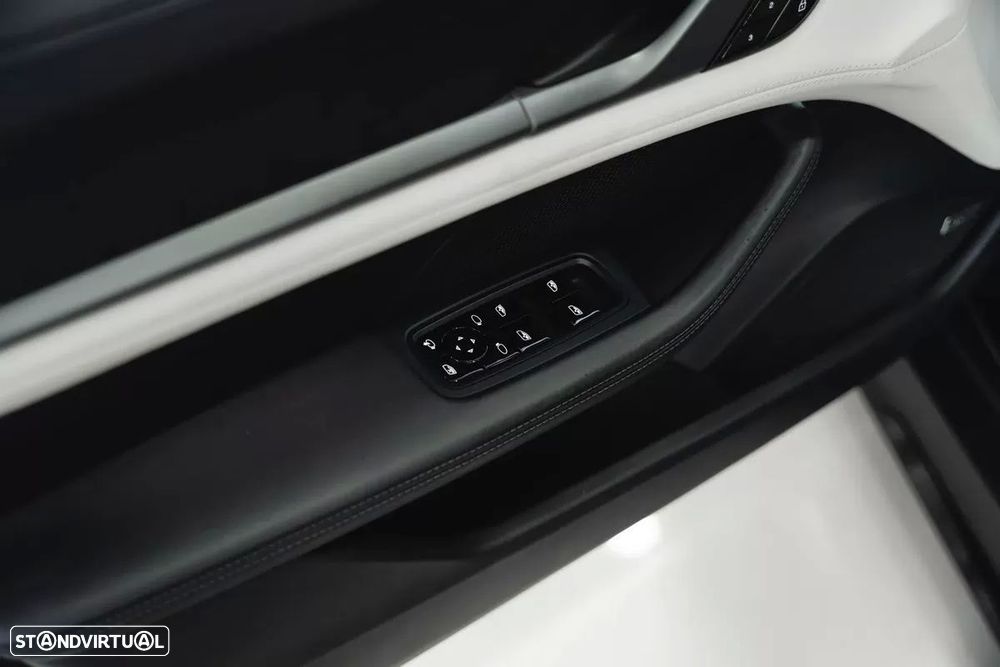 Porsche Taycan - 19