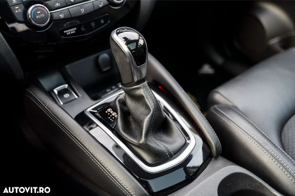 Nissan Qashqai 1.6 DCI Xtronic N-Connecta - 21