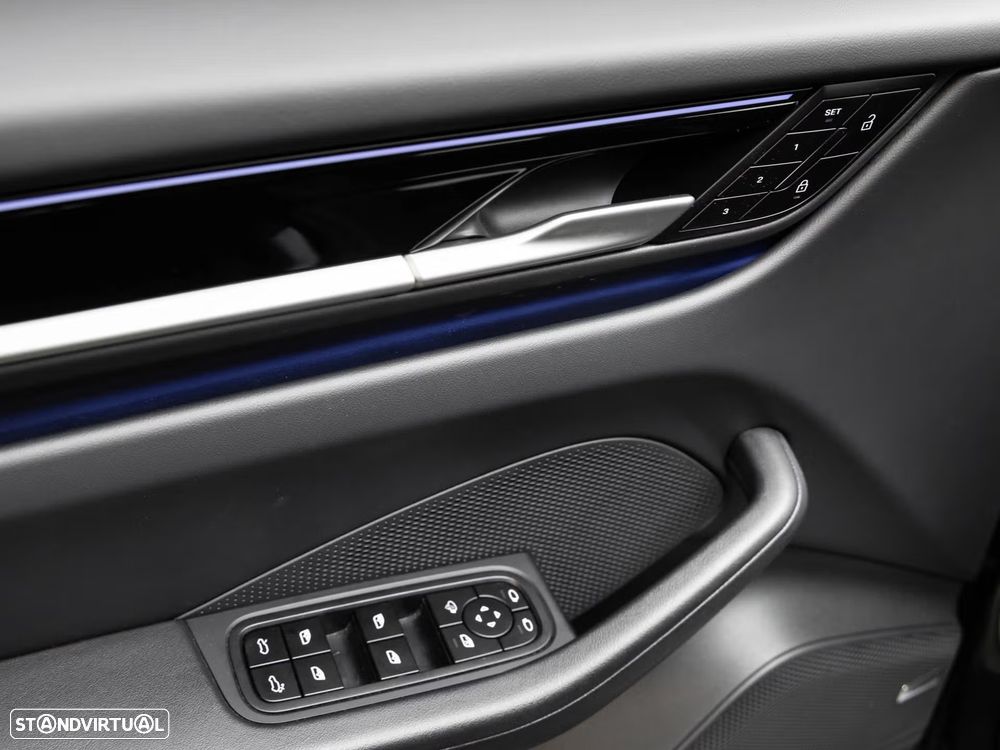 Porsche Macan Electric 4 - 17