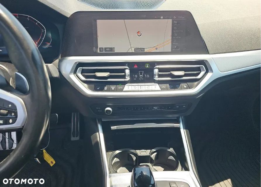 BMW Seria 3 330i xDrive M Sport - 11