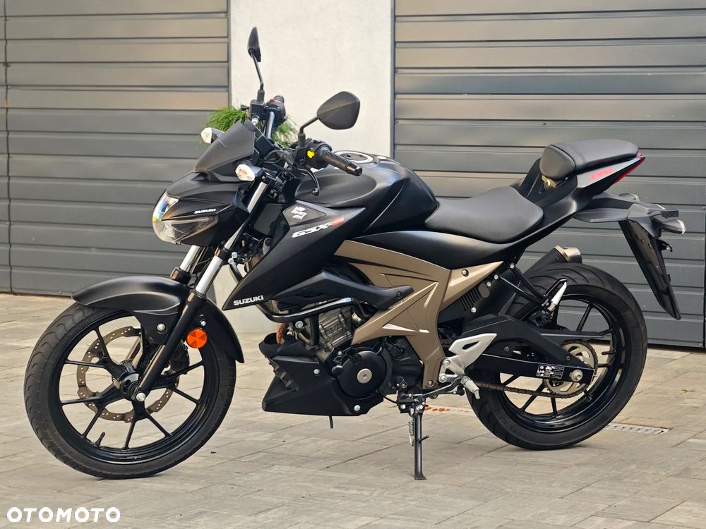 Suzuki GSX - 32