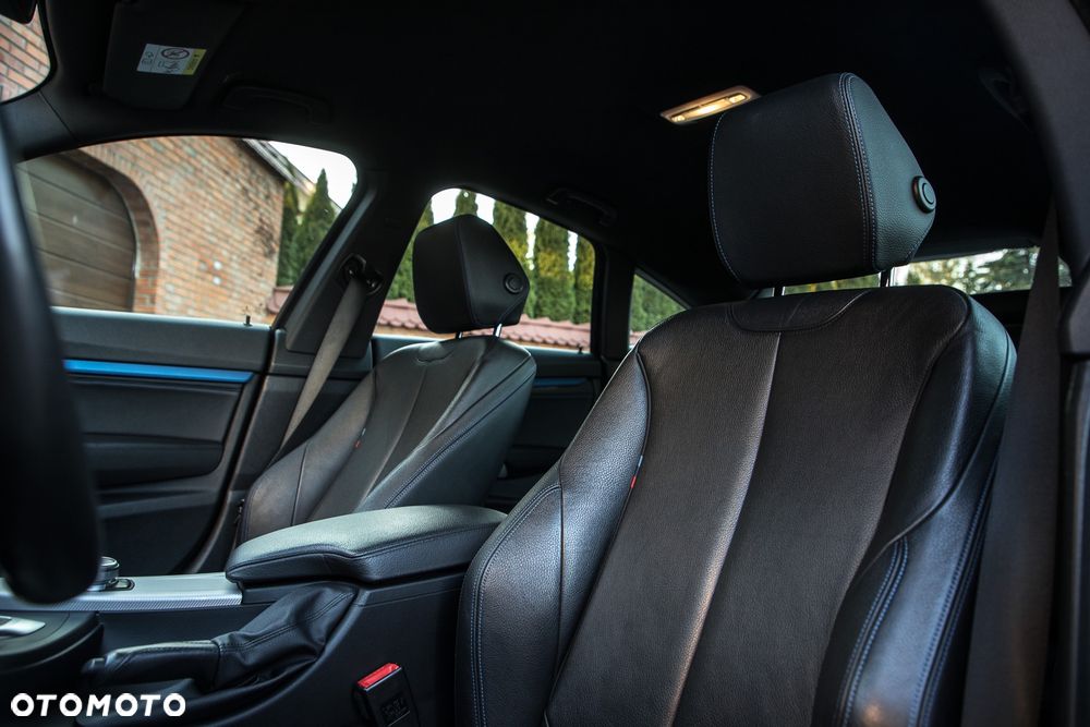 BMW 3GT 330i xDrive M Sport - 17