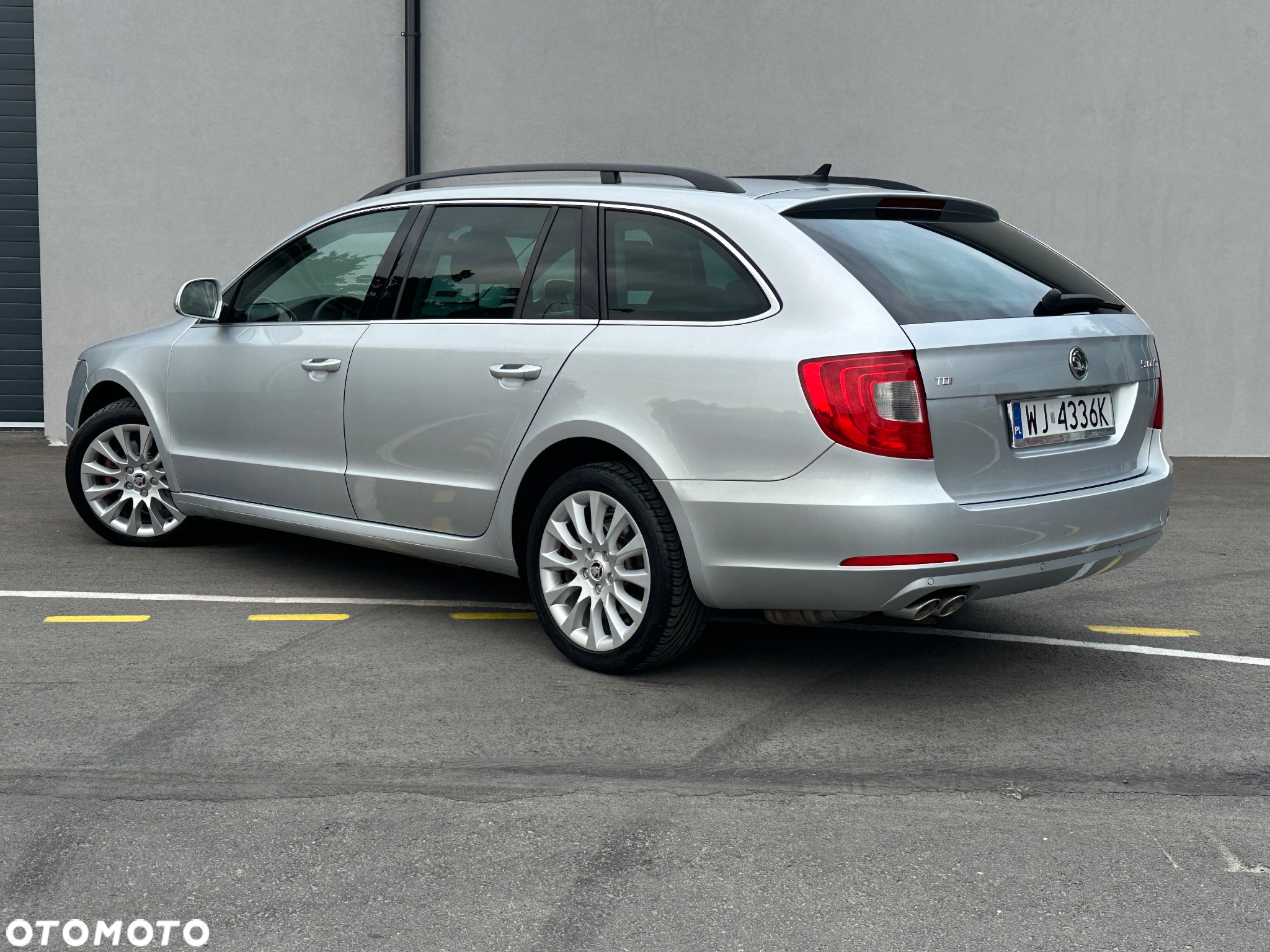 Skoda Superb Combi 2.0 TDI DSG Elegance - 13