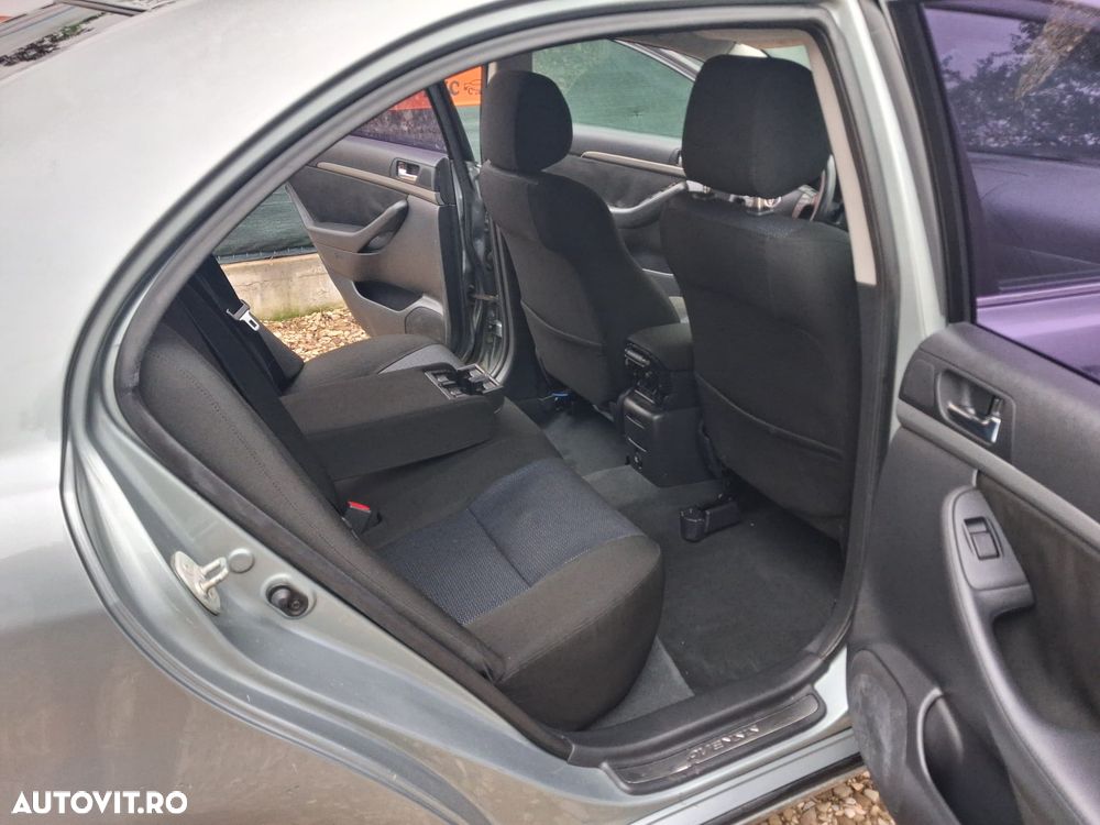 Toyota Avensis 2.0 D-4D Executive - 10