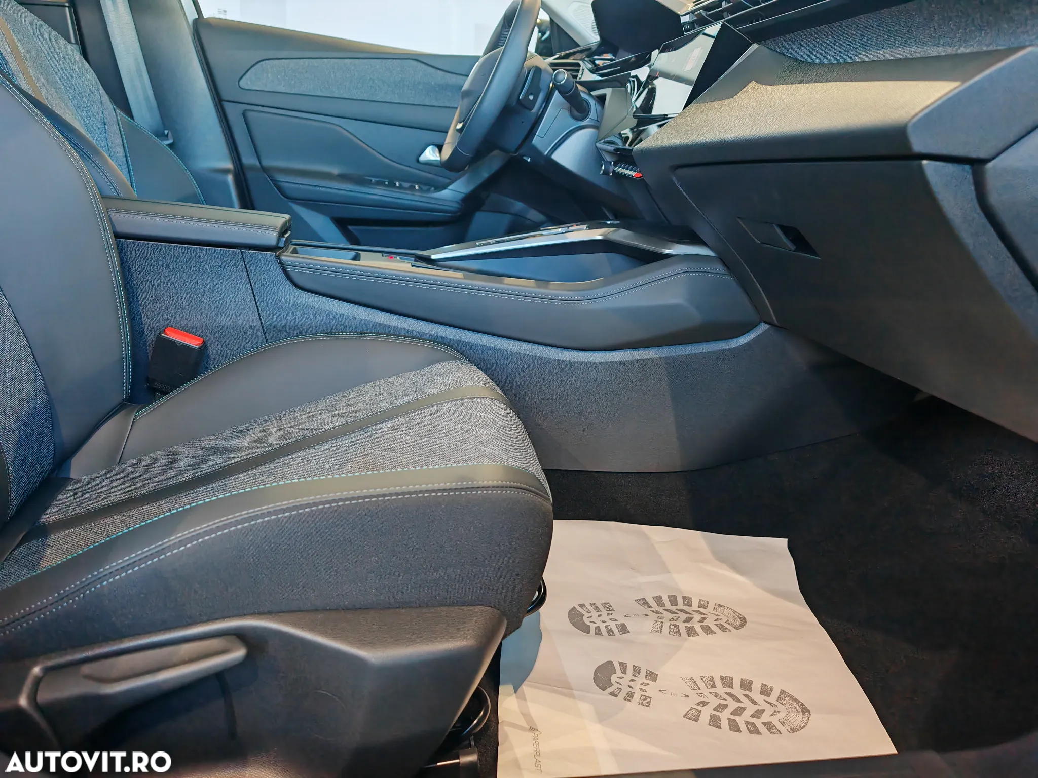 Peugeot 408 1.2L PureTech 130 S&S EAT8 Allure - 13