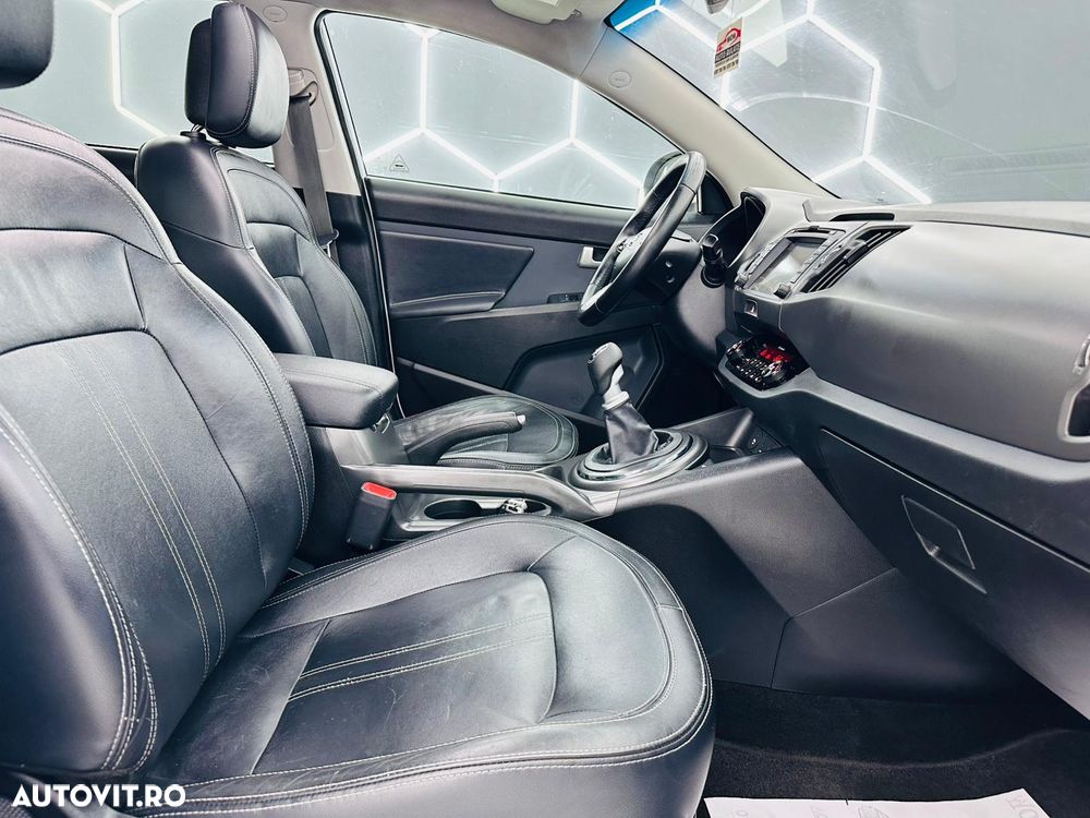 Kia Sportage 1.7 CRDI 2WD ISG Dream-Team Edition - 18