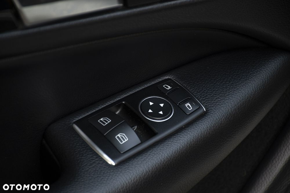 Mercedes-Benz Klasa C 180 BlueEFFICIENCY - 38