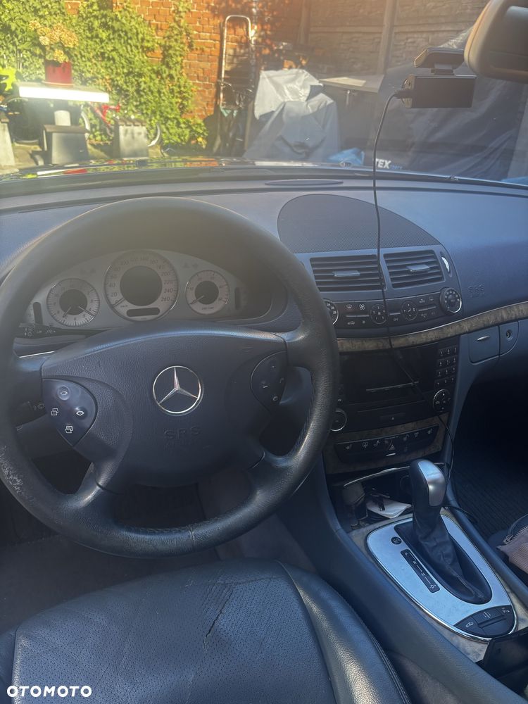 Mercedes-Benz E-Class 2006 photo 4