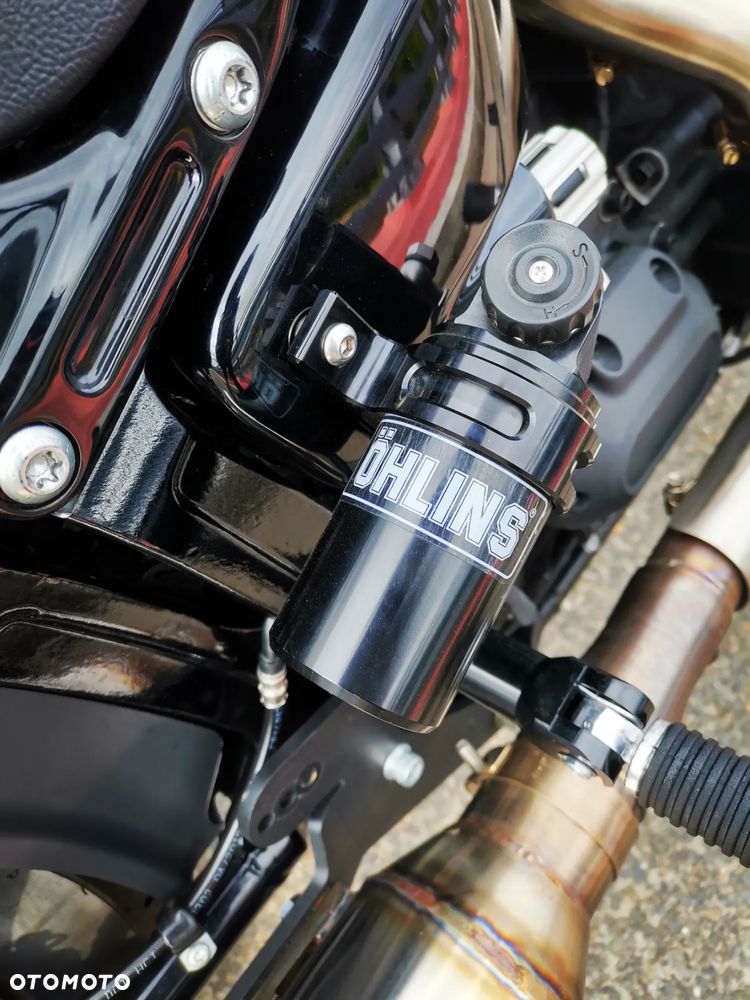 Harley-Davidson Softail Street Bob - 12