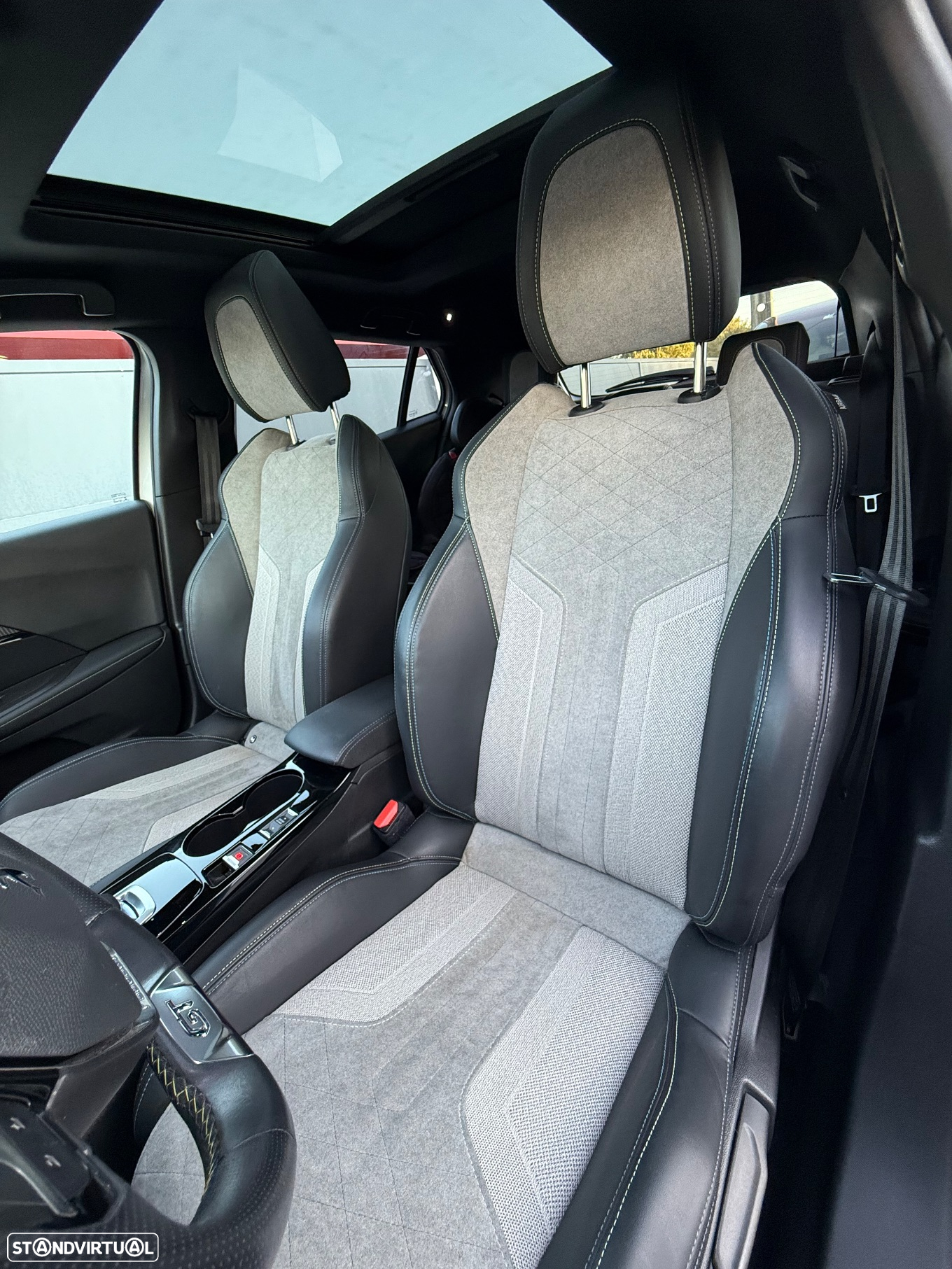 Peugeot e-2008 50 kWh GT - 14