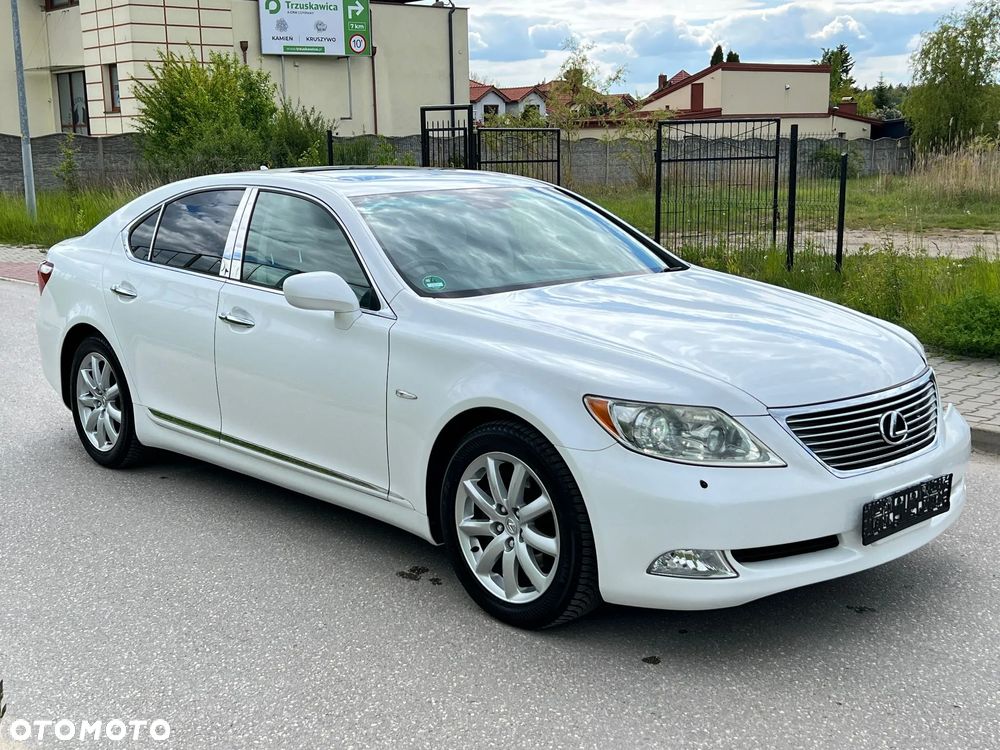 Lexus LS - 9