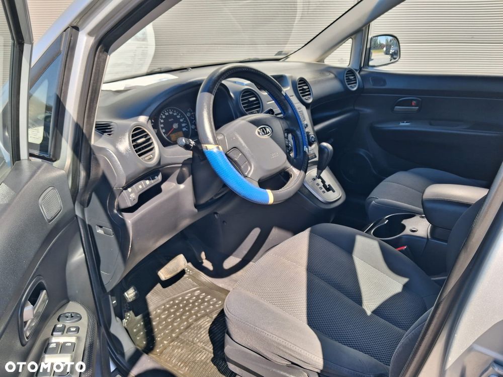 Kia Carens - 8