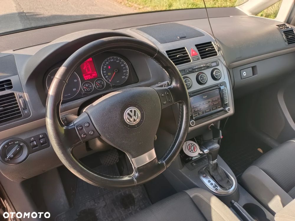 Volkswagen Touran - 14