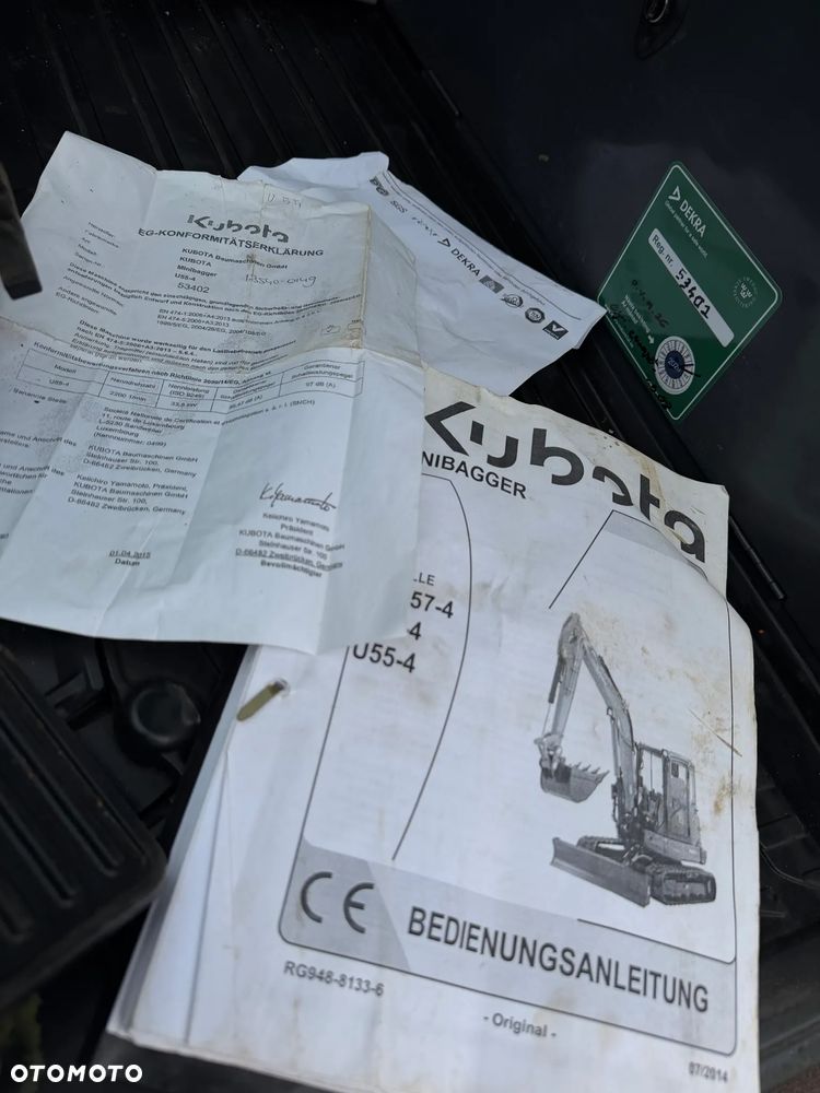 Kubota U55-4. koparka 5,5 tony. 2016 rok. 2300 mtg! KLIMATYZACJA. Długie ramie plus! 3sekcje Hydrauliczne. zamki na tłokach. Koparka Jak nówka sztuka. Zadbana zero zużycia. Z gospodarstwa Norweskiego. Zmiana łyżek Hydrauliczna. LENHOFF. Ani deka luzów wycieków. Szybka wolna jazda. Gąski perfekt stan. OKAZJA TANIO. Aktualna Dekra. Po serwisach eksploatacyjnych. Mocny silnik Kubota 4 cylindry! Zamki na tłokach. Wielka Okazja - 17