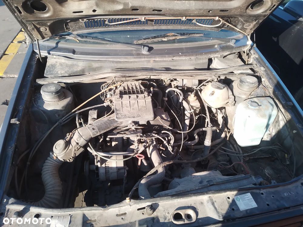 VW GOLF II  1.6 PN    ATRAPA GRILL   LA7U - 15