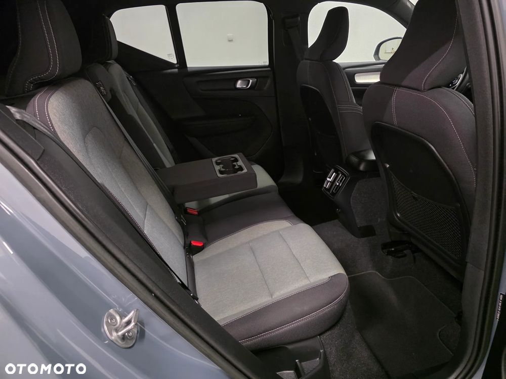 Volvo XC 40 B3 B DKG Ultra Dark - 20