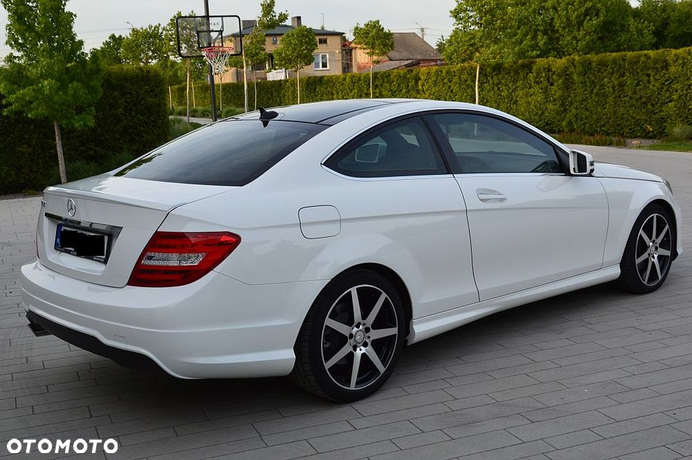 Mercedes-Benz Klasa C 250 CGI BlueEff Sport - 4