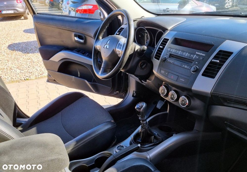 Mitsubishi Outlander - 6