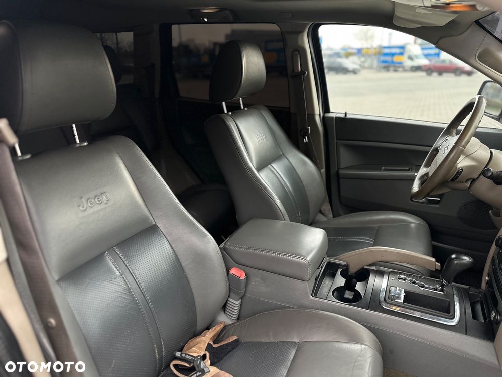 Jeep Grand Cherokee - 13
