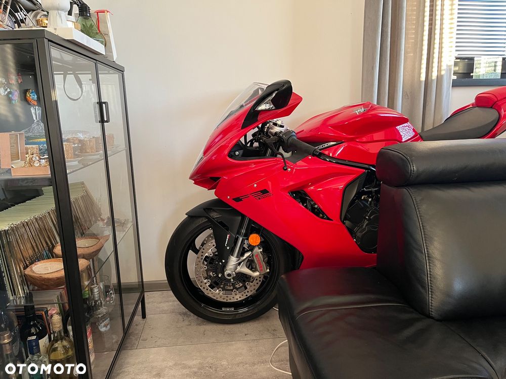 MV AGUSTA F3 - 5