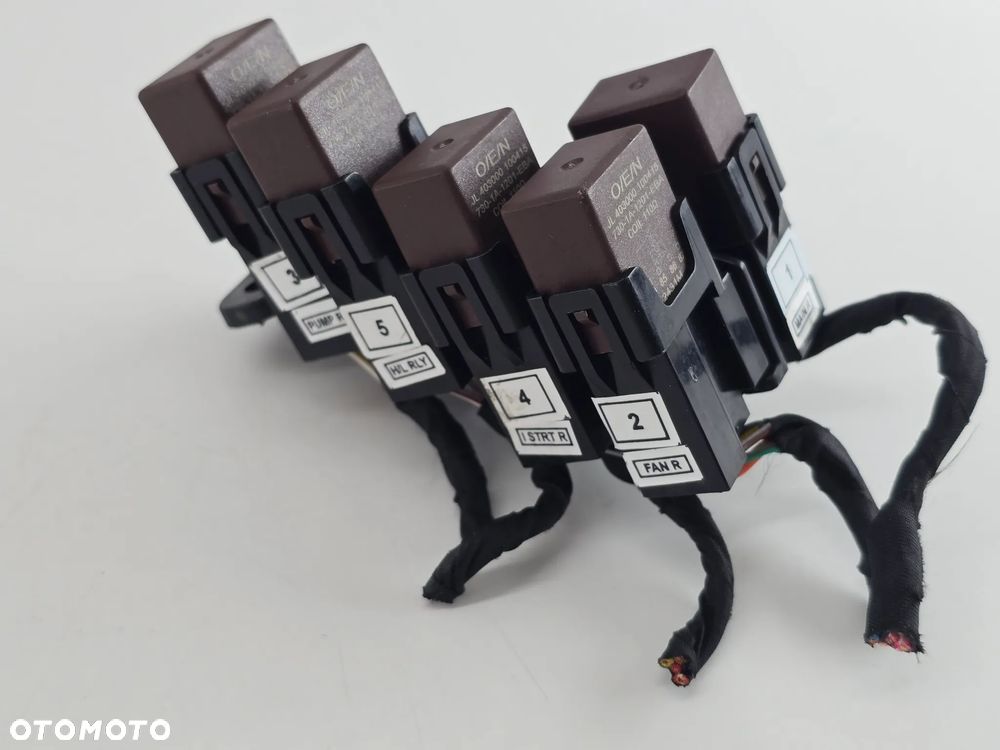 PRZEKAZNIK PRZEKAZNIKI BEZPIECZNIK TRIUMPH SCRAMBLER 400 SPEED - 8