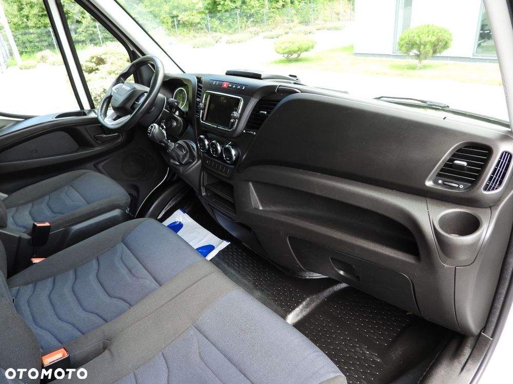 Iveco DAILY 35S18 PLANDEKA 10 PALET WEBASTO TEMPOMAT NAWIGACJA LEDY KLIMATYZACJA  180KM - 40