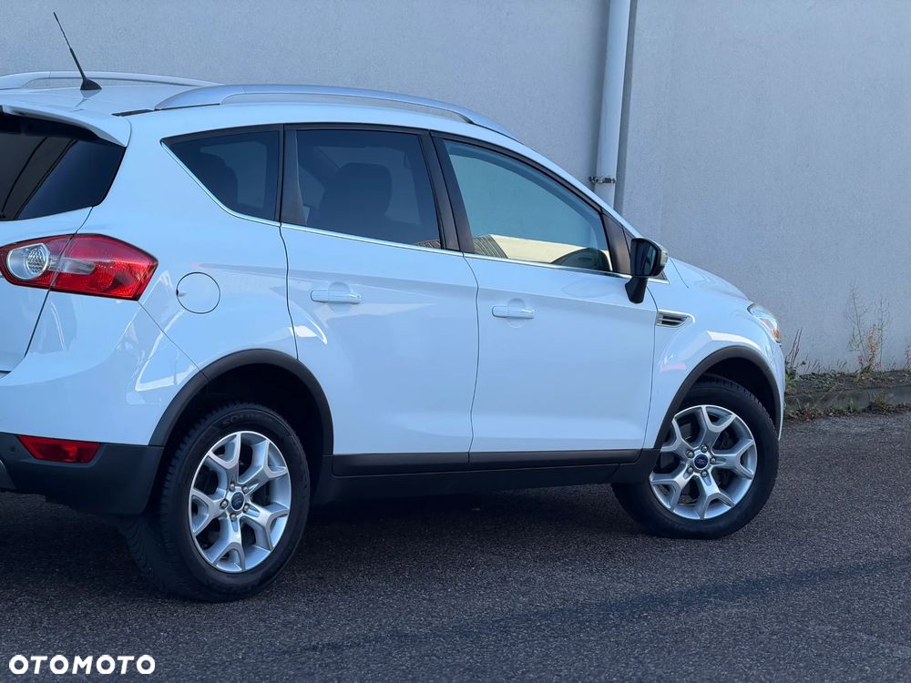 Ford Kuga 2.0 TDCi 2x4 Titanium - 37