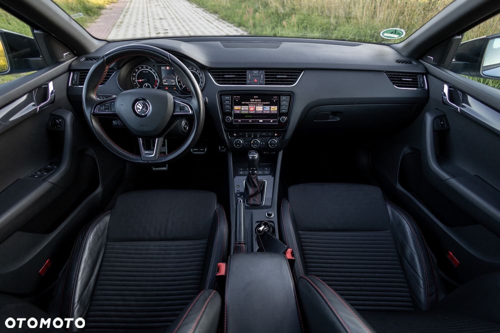 Skoda Octavia 2.0 TDI DSG RS - 9