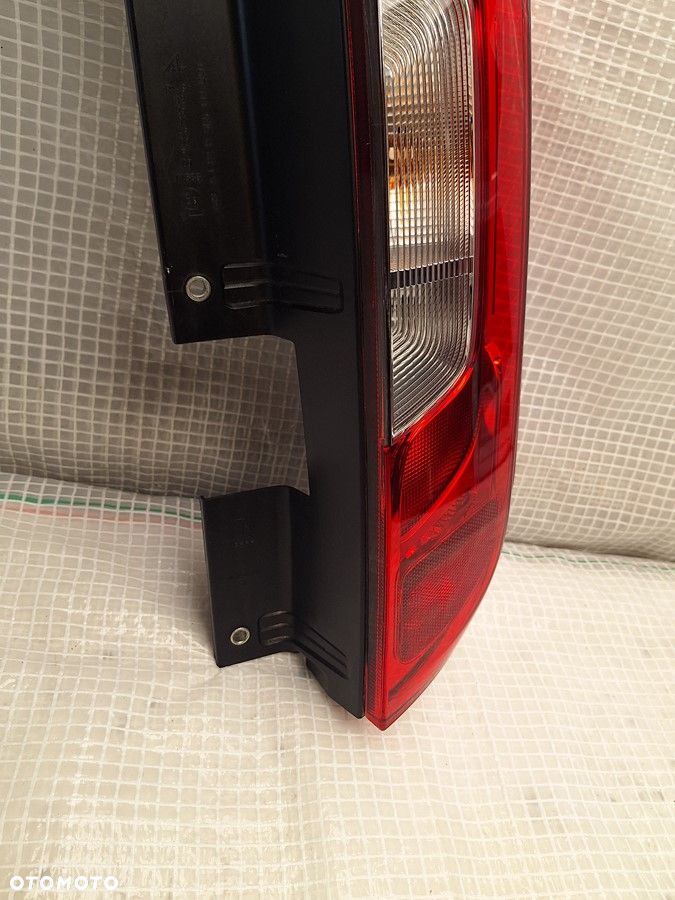 lampa tyl tylna prawa fiat doblo II lift III 2015- wersja z drzwi 51910540 europa orginal demontaz - 3