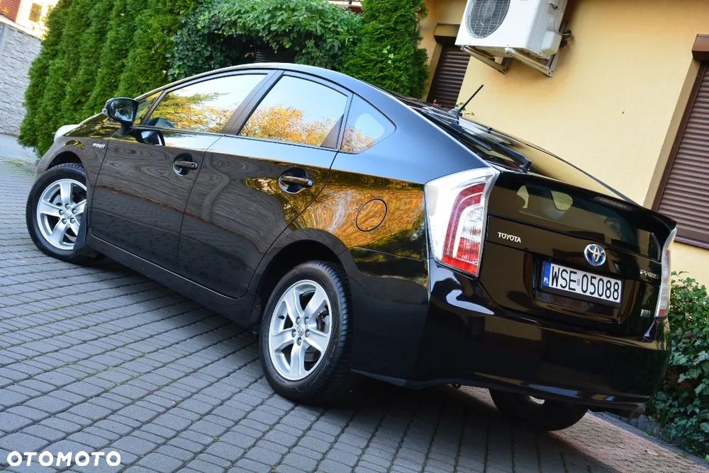 Toyota Prius (Hybrid) Executive - 24