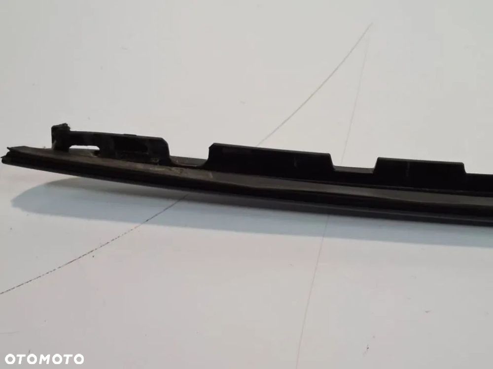 LISTWA USZCZELKA PRAWA SZYBY CZOŁOWEJ OPTIMA IV 17 - 6