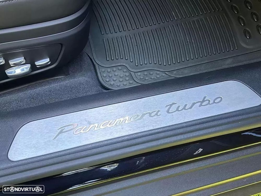 Porsche Panamera Turbo Executive - 30