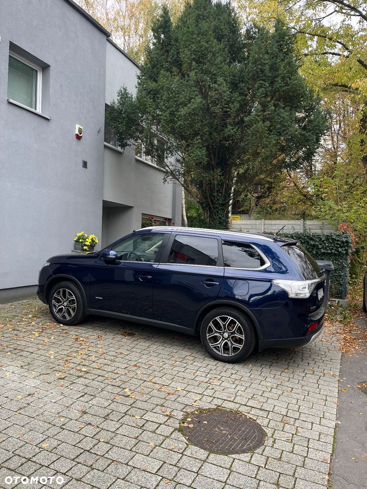 Mitsubishi Outlander 2.2 DID Intense - 3