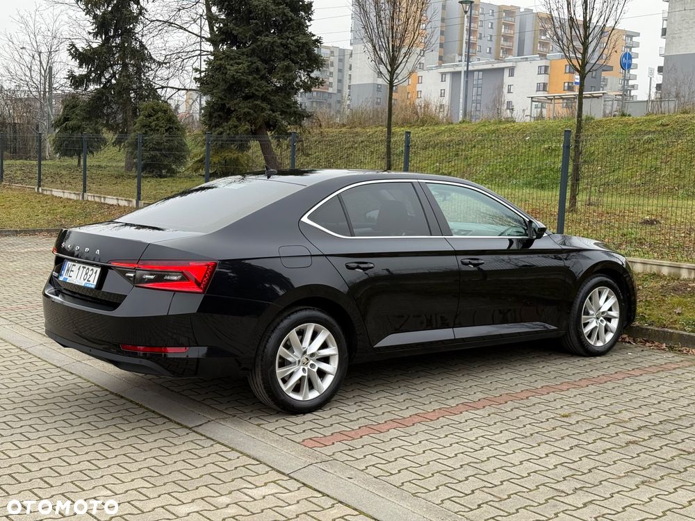 Skoda Superb 2.0 TDI SCR Ambition - 4