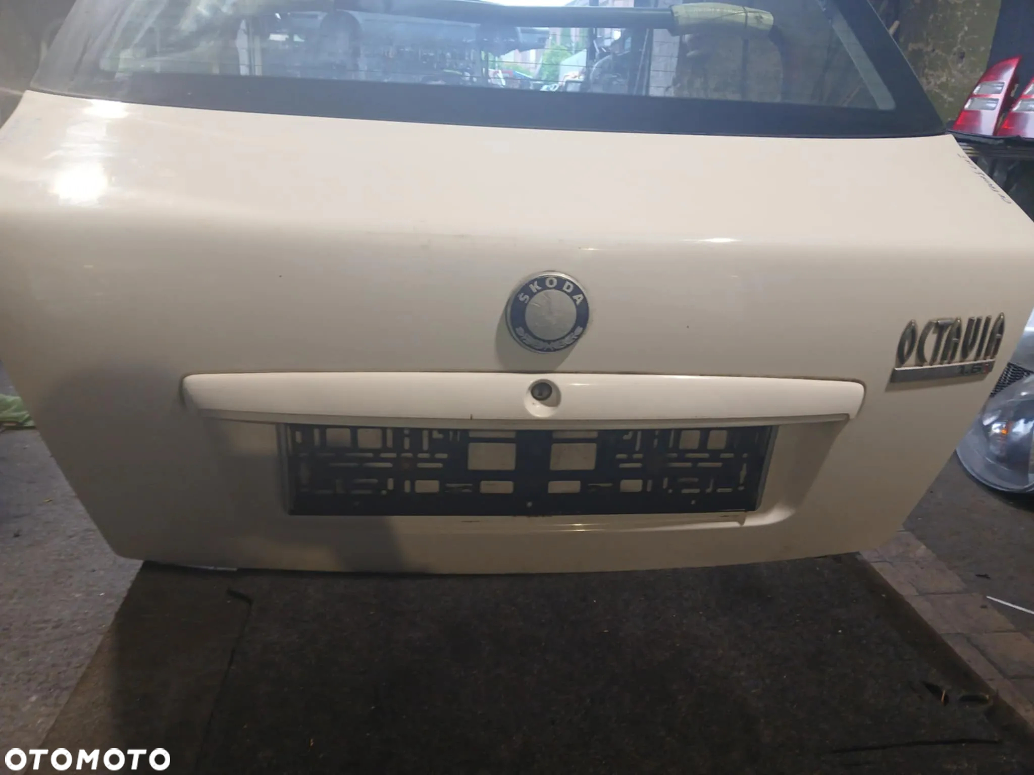Skoda Octavia I Lift HB Klapa bagażnika kod lakieru 1075 - 2