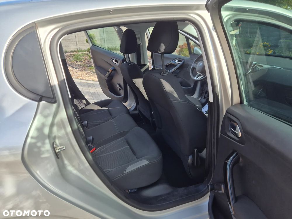 Peugeot 208 - 22