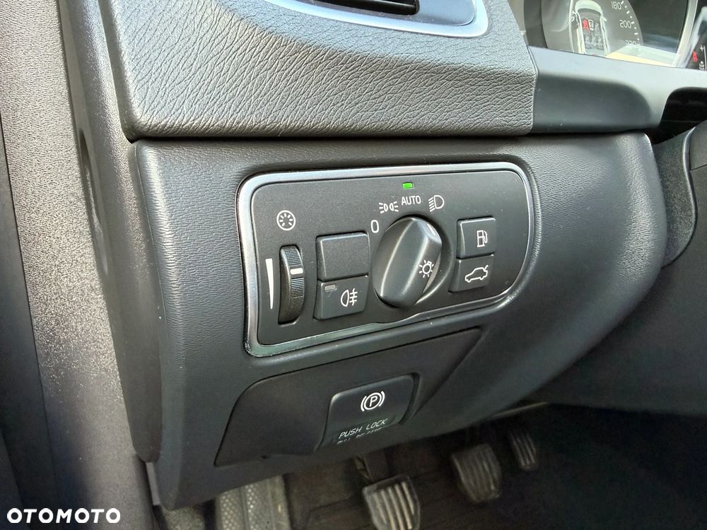 Volvo V60 D4 Momentum - 30