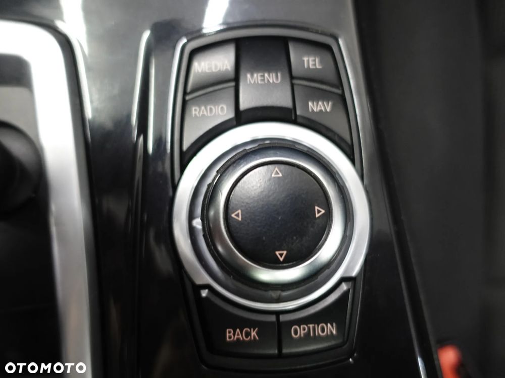 BMW Seria 5 528i - 33