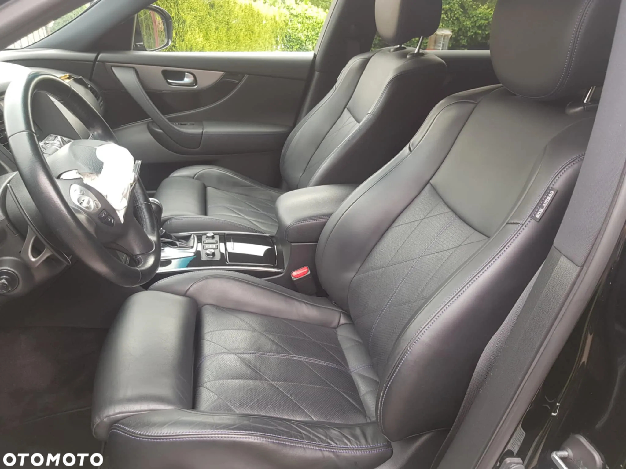 Infiniti QX70 - 16
