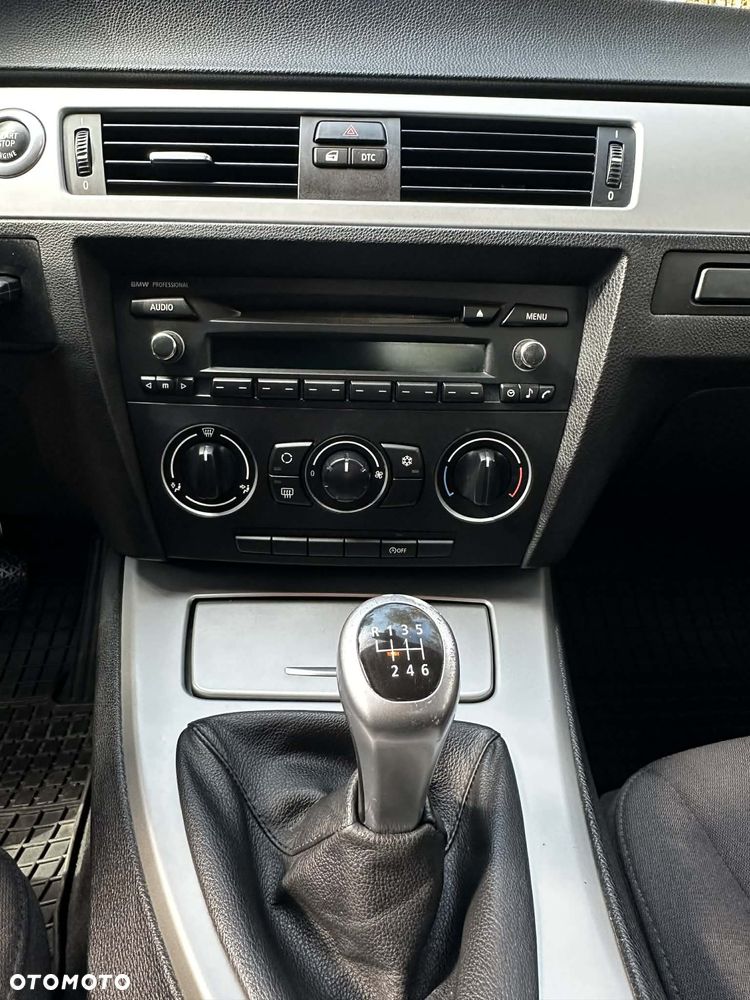 BMW Seria 3 318d DPF - 13