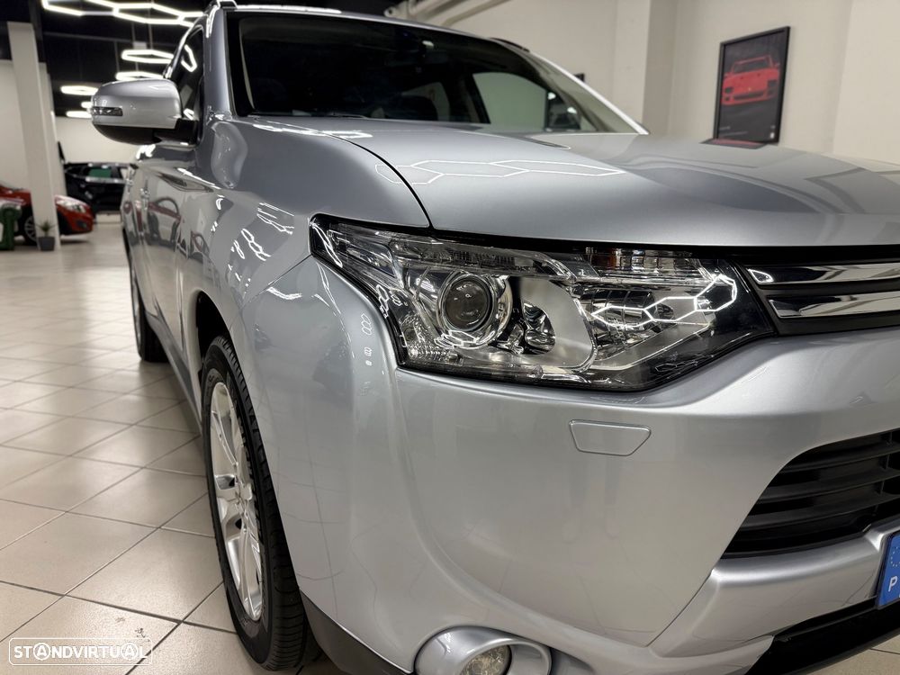Mitsubishi Outlander 2.2 DI-D Intense - 2