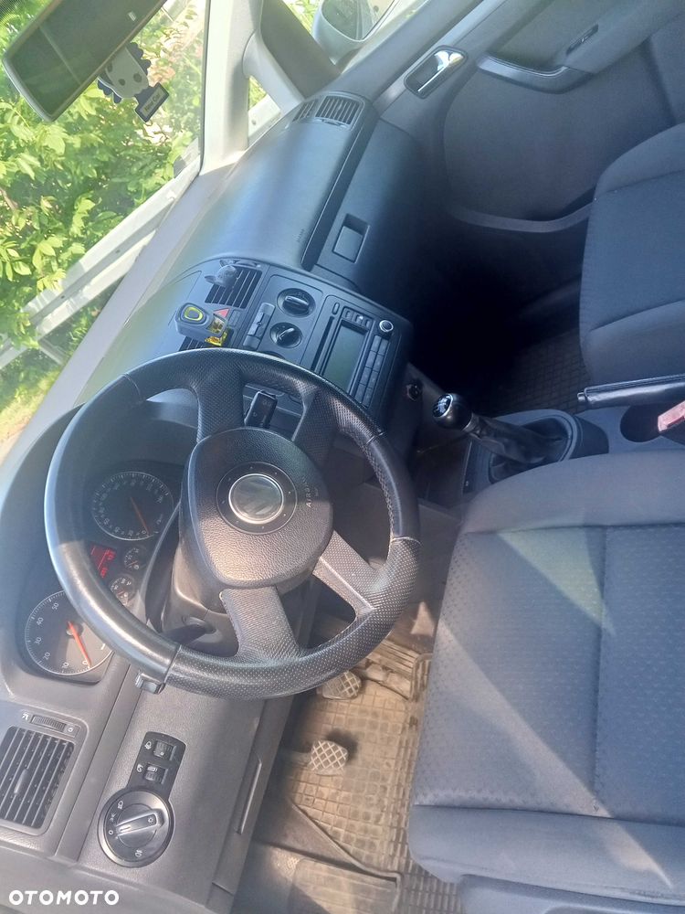 Volkswagen Touran - 3
