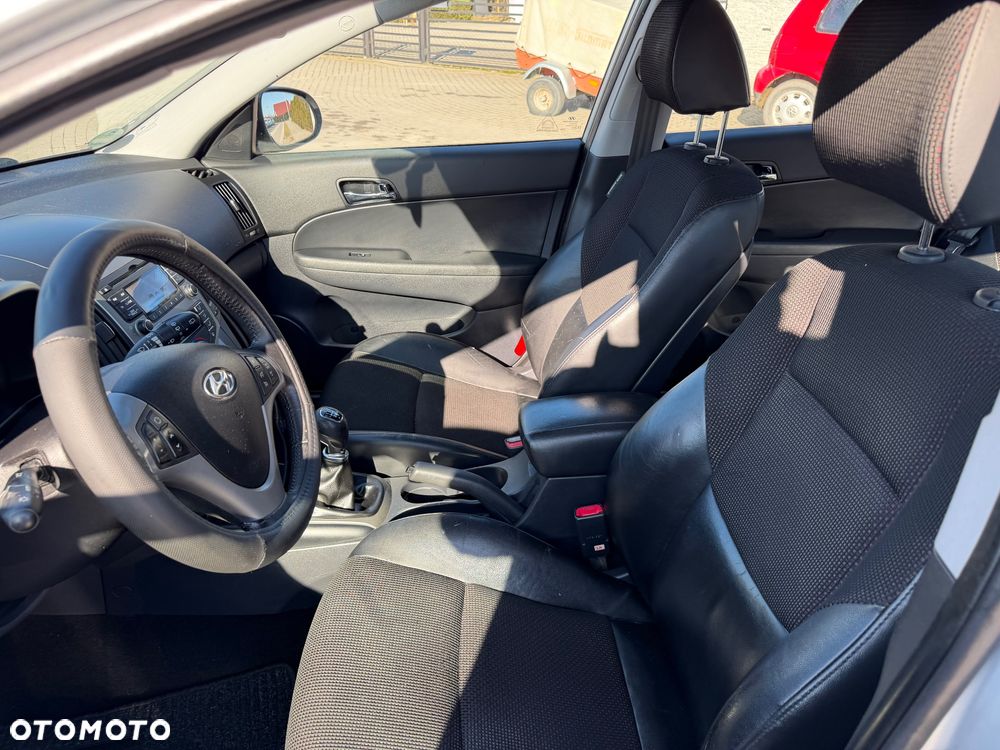 Hyundai i30 i30cw 1.6 CRDi Fifa World Cup Edition - 12