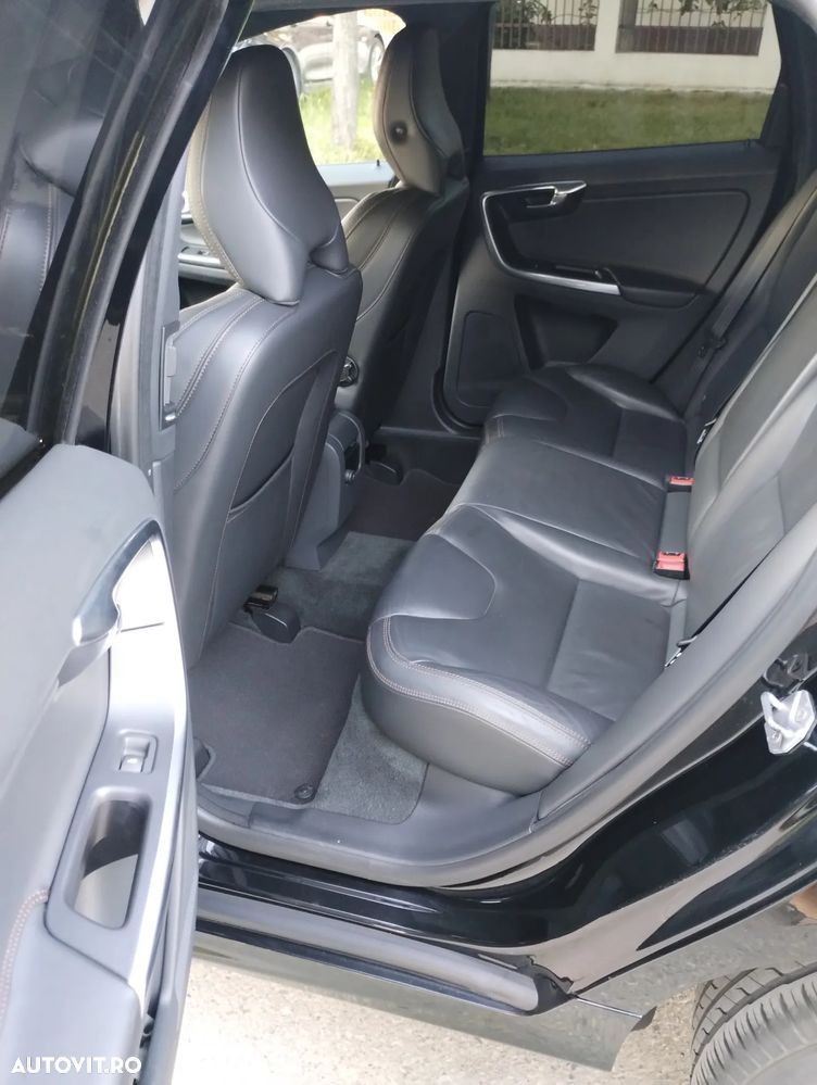 Volvo XC 60 D4 AWD Geartronic Summum - 8