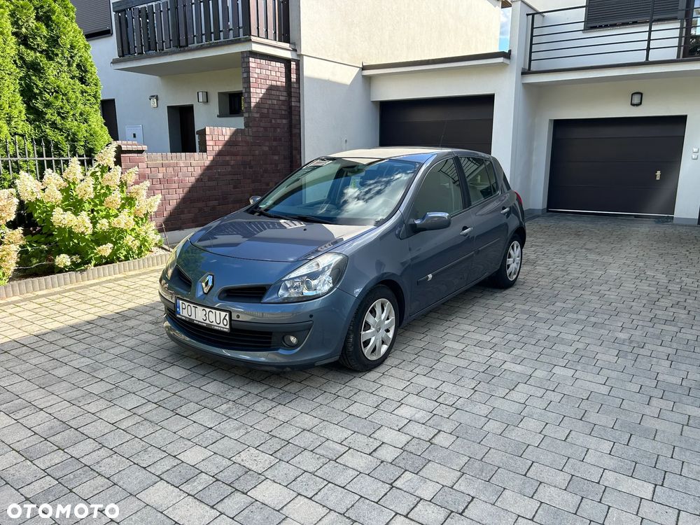 Renault Clio 1.6 Confort Privilege - 1