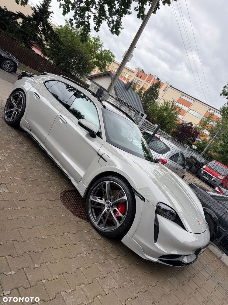 Porsche Taycan 4 - 12