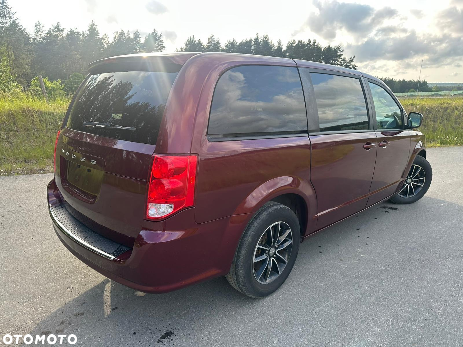 Dodge Grand Caravan - 10