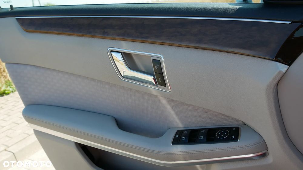 Mercedes-Benz Klasa E 250 CGI BlueEFFICIENCY Elegance - 21